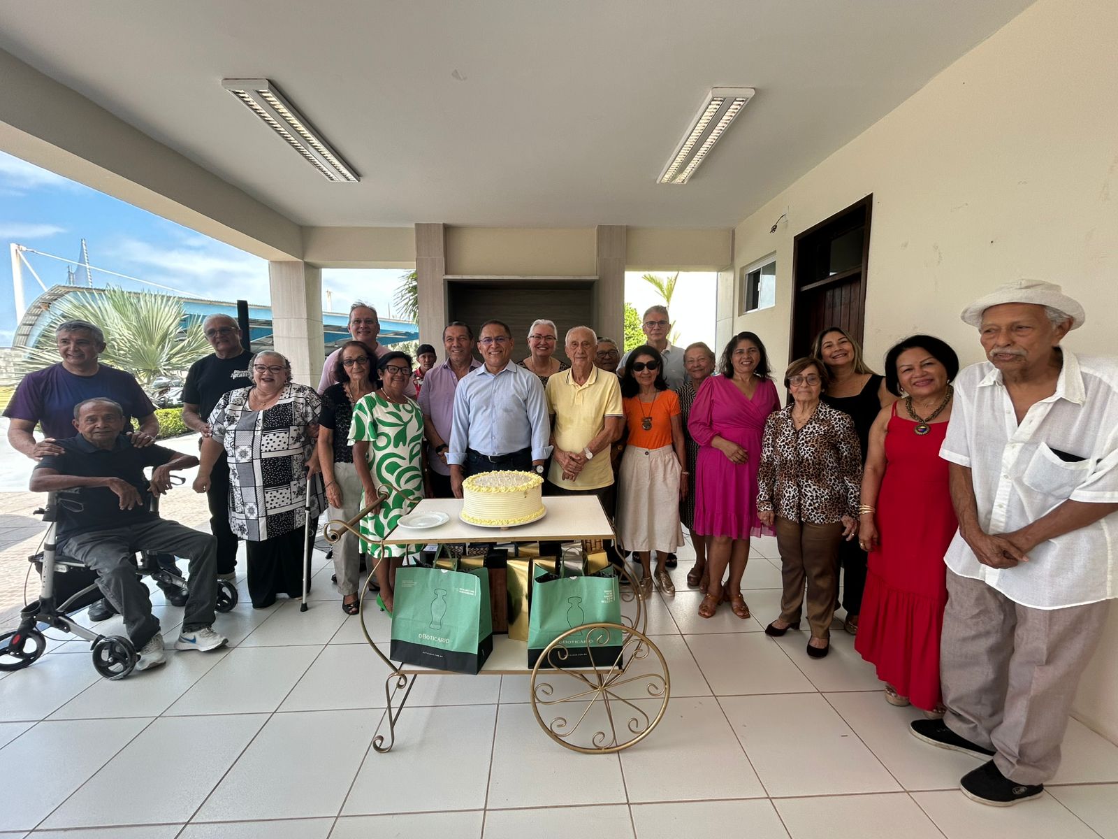 AMPEM celebra Dia do Aposentado com homenagem e anúncio de novo departamento