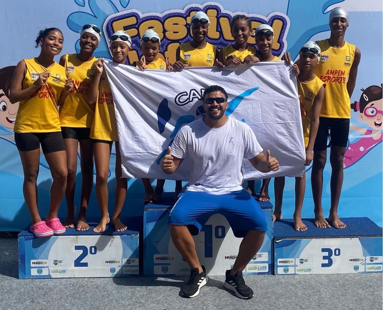 Atletas da AMPEM brilham no Festival Infantil de Natação